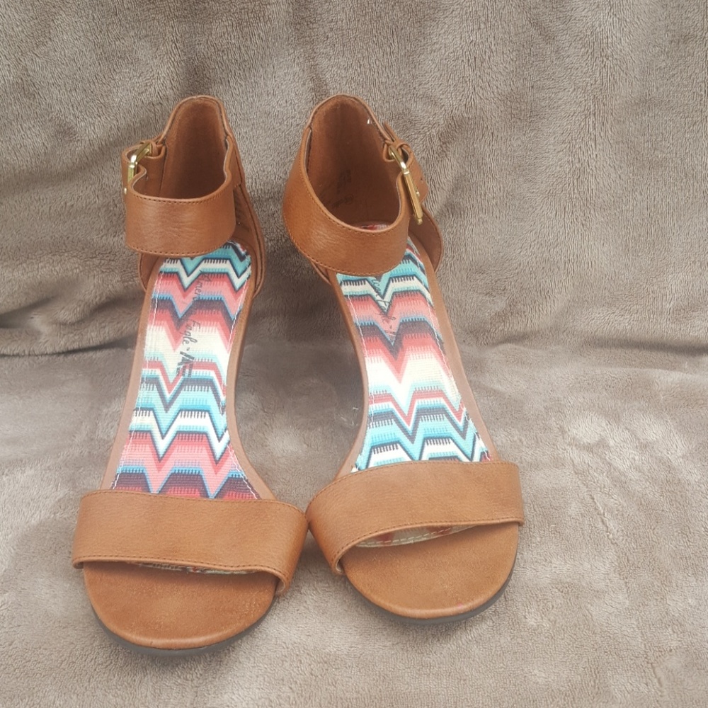 American Eagle Wedge Sandal size 8.5